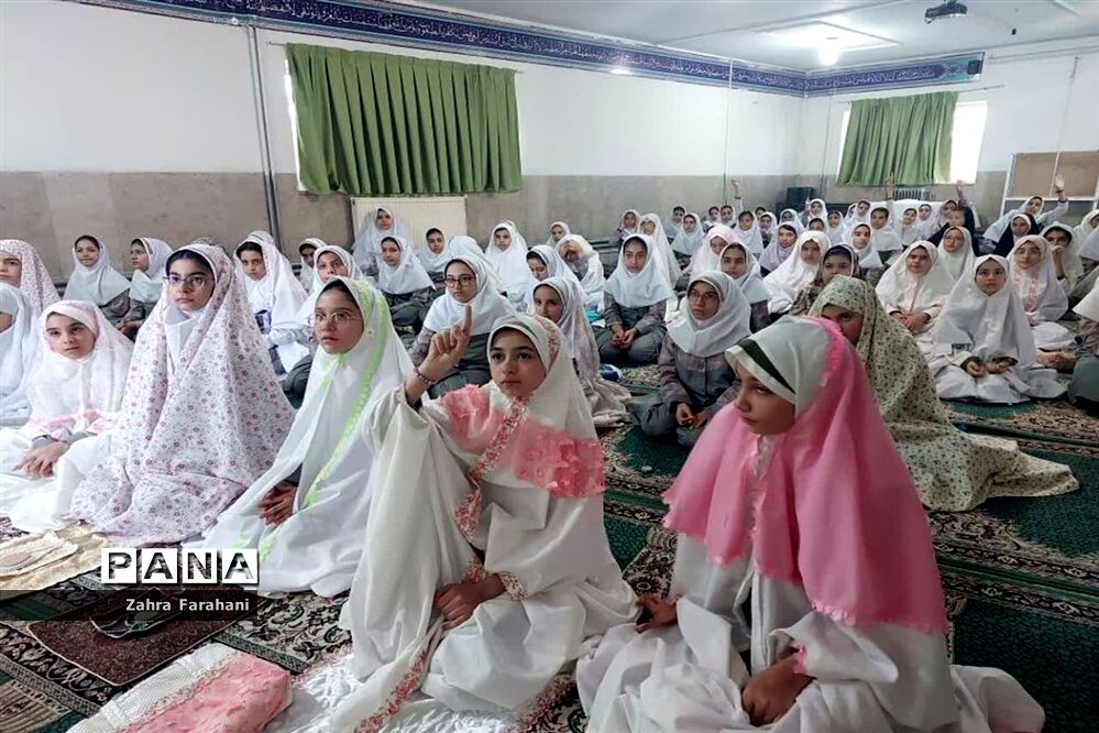 جشن نماز دانش‌آموزان آموزشگاه الله‌اکبر اسلامشهر