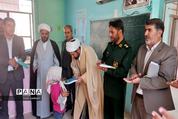 رزمایش شهرستانی اهداء لوازم التحریر به دانش‌آموزان مدارس دهستان سنگر شهرستان فاروج