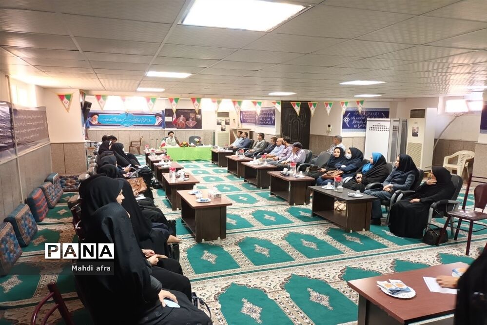 نشست جهاد تبیین مدیران مدارس غیر دولتی با امام جمعه بهبهان
