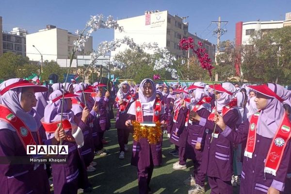 جشن عاطفه‌ها در دبستان پوشینه بافت ایران ناحیه ۳ شیراز
