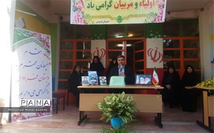 والدین مهم‌ترین و موثرترین الگوی تربیتی دانش‌آموزان هستند