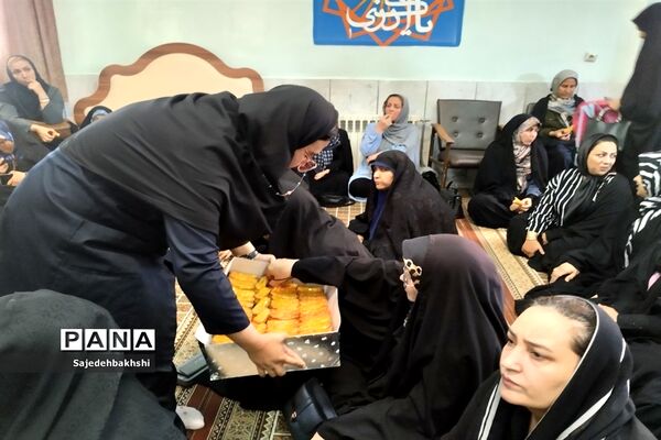 برگزاری جلسه انجمن اولیا در نمازخانه هنرستان حافظ