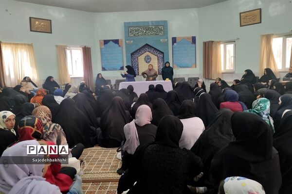 برگزاری جلسه انجمن اولیا در نمازخانه هنرستان حافظ