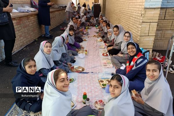 برپایی سفره صبحانه سلامت به‌مناسبت هفته وحدت در شیراز