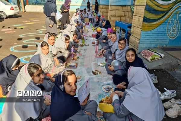 برپایی سفره صبحانه سلامت به‌مناسبت هفته وحدت در شیراز