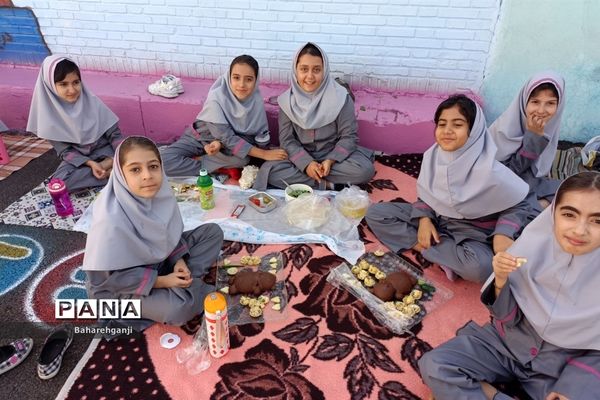 برپایی سفره صبحانه سلامت به‌مناسبت هفته وحدت در شیراز