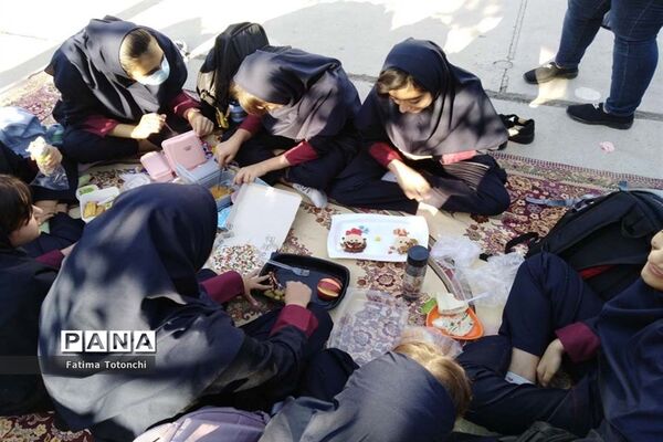 صبحانه وحدت در دبیرستان دخترانه حاج علی اکبر بهادر گراشی ناحیه ۳  شیراز