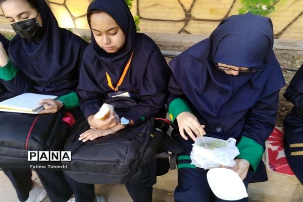 صبحانه وحدت در دبیرستان دخترانه حاج علی اکبر بهادر گراشی ناحیه ۳  شیراز