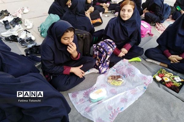 صبحانه وحدت در دبیرستان دخترانه حاج علی اکبر بهادر گراشی ناحیه ۳  شیراز