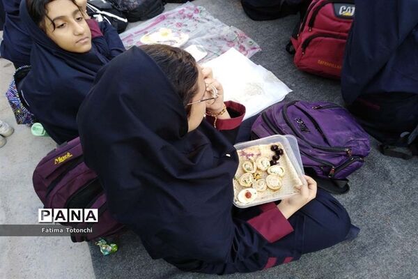 صبحانه وحدت در دبیرستان دخترانه حاج علی اکبر بهادر گراشی ناحیه ۳  شیراز