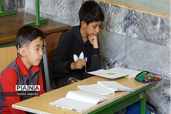 بازدید رئیس اداره آموزش و پرورش استثنایی از دبستان کامران مولوی