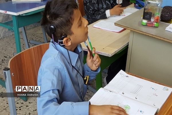 بازدید رئیس اداره آموزش و پرورش استثنایی از دبستان کامران مولوی