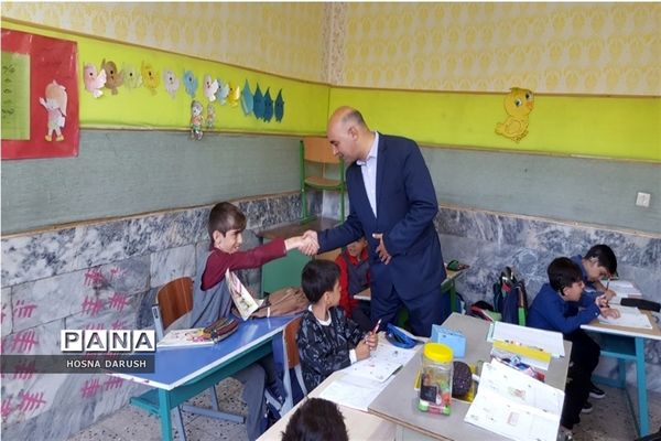 بازدید رئیس اداره آموزش و پرورش استثنایی از دبستان کامران مولوی