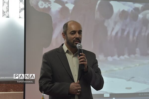 آیین زنگ نماز دانش‌آموزان مدرسه برکت علم بومهن
