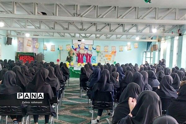 مراسم ولادت پیامبر(ص) در دبیرستان دخترانه حجاب ناحیه‌ یک شهرری