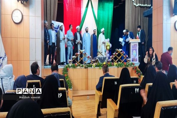 مراسم تجلیل از دانش‌آموزان برگزیده مسابقات قرآن و نماز