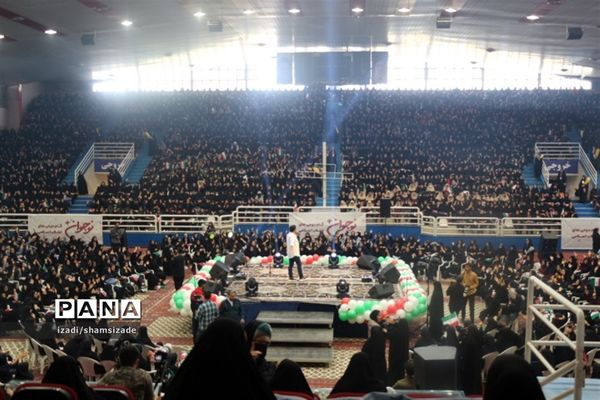 دختران گام دوم انقلاب در جشن نوجوان پلاس