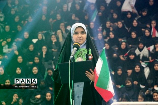 دختران گام دوم انقلاب در جشن نوجوان پلاس