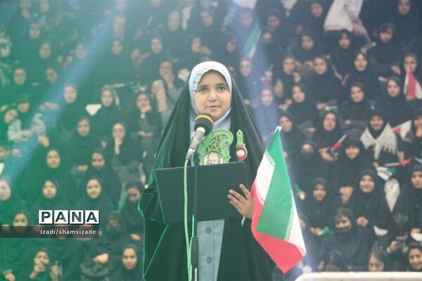 دختران گام دوم انقلاب در جشن نوجوان پلاس