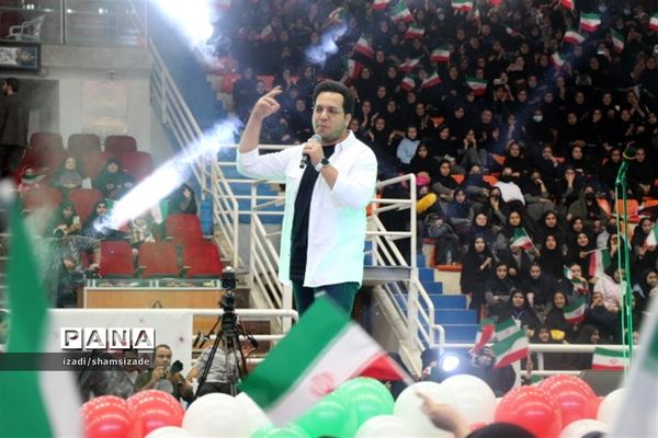 دختران گام دوم انقلاب در جشن نوجوان پلاس