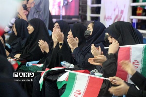 دختران گام دوم انقلاب در جشن نوجوان پلاس