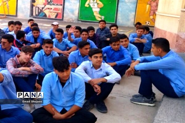 جشن میلاد پیامبر اکرم (ص) در دبیرستان پسرانه نمونه آیت‌الله خامنه‌ای کاشمر