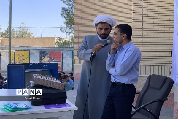 جشن میلاد پیامبر اکرم (ص) در دبیرستان پسرانه نمونه آیت‌الله خامنه‌ای کاشمر