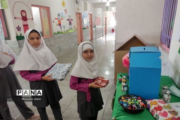 جشن عاطفه‌ها در دبستان حضرت زینب(س) خاتم