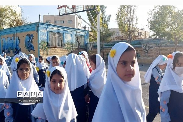 مراسم میلاد حضرت محمد(ص) در دبستان شهدای فرهنگی  ناحیه۷ مشهد