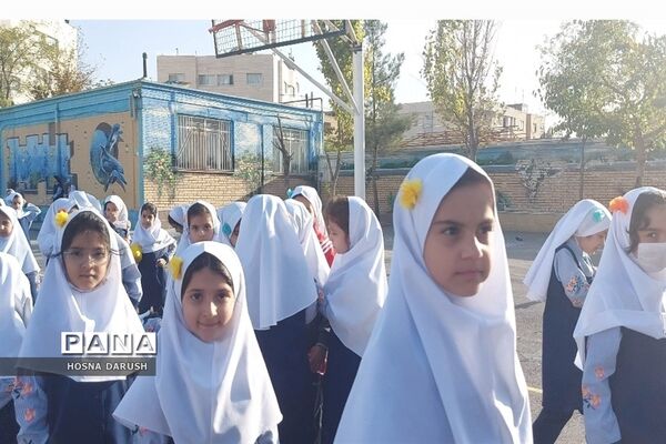 مراسم میلاد حضرت محمد(ص) در دبستان شهدای فرهنگی  ناحیه۷ مشهد