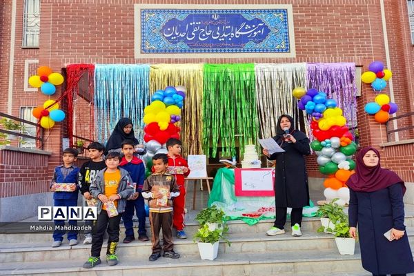 جشن بزرگ هفته وحدت و میلاد پیامبر اسلام (ص) در دبستان پسرانه حاج تقی احدیان