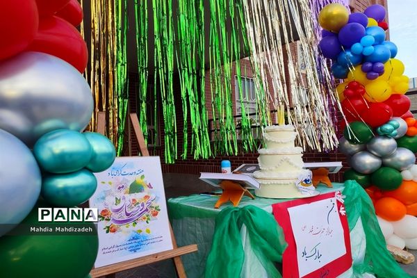 جشن بزرگ هفته وحدت و میلاد پیامبر اسلام (ص) در دبستان پسرانه حاج تقی احدیان