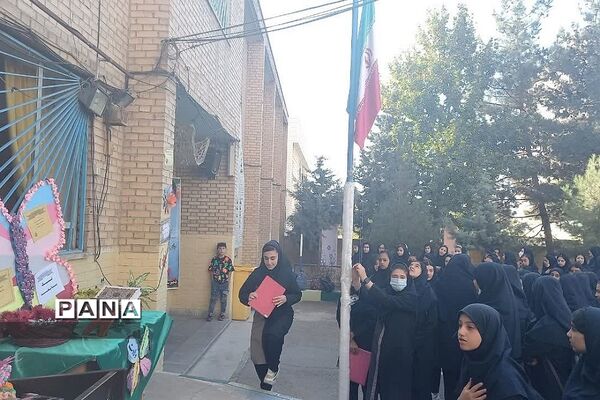 جشن هفته وحدت در مدارس رودهن