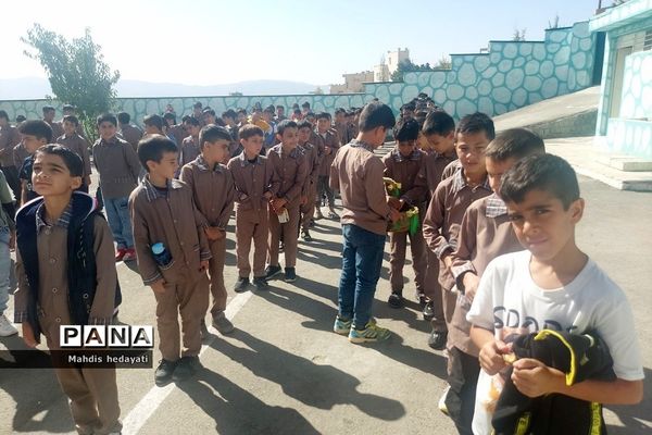 جشن هفته وحدت در مدارس رودهن