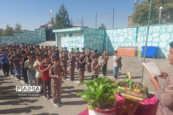 جشن هفته وحدت در مدارس رودهن