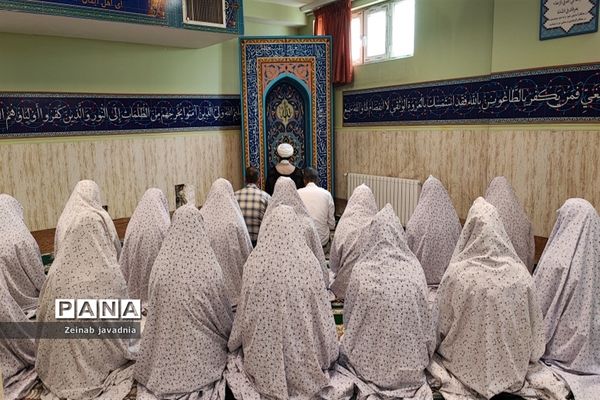 مراسم منطقه‌ای زنگ نماز در دبیرستان شهدای اقتدار ملارد