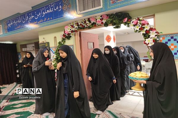مراسم منطقه‌ای زنگ نماز در دبیرستان شهدای اقتدار ملارد
