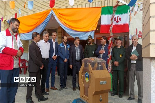 برگزاری جشن عاطفه‌ها در دبیرستان دخترانه فاطمه الزهرا(س)