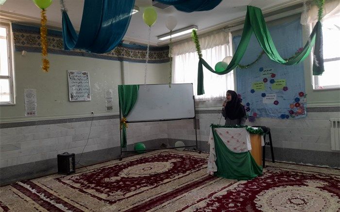 جشن ولادت پیامبر اکرم(ص) و امام صادق( ع) در دبیرستان حضرت خدیجه‌(س)
