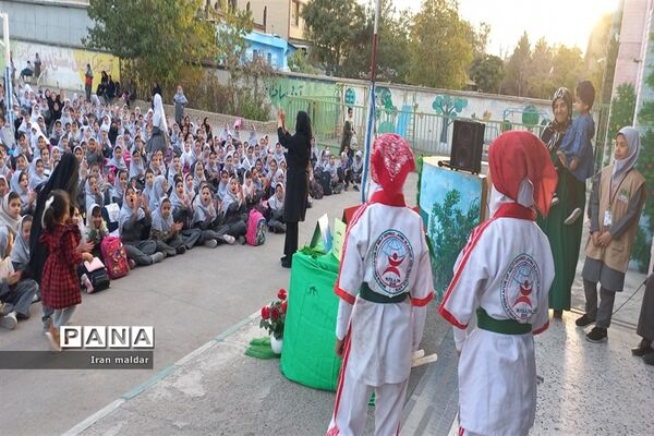 مراسم جشن میلاد پیامبر(ص‌) در دبستان لطیفه ناحیه ۷