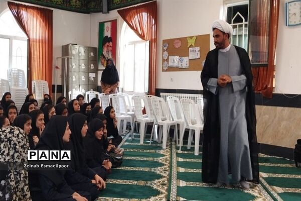 جشن ولادت پیامبر اکرم(ص) و امام جعفر صادق (ع) در دبیرستان حضرت مریم شهرستان کاشمر