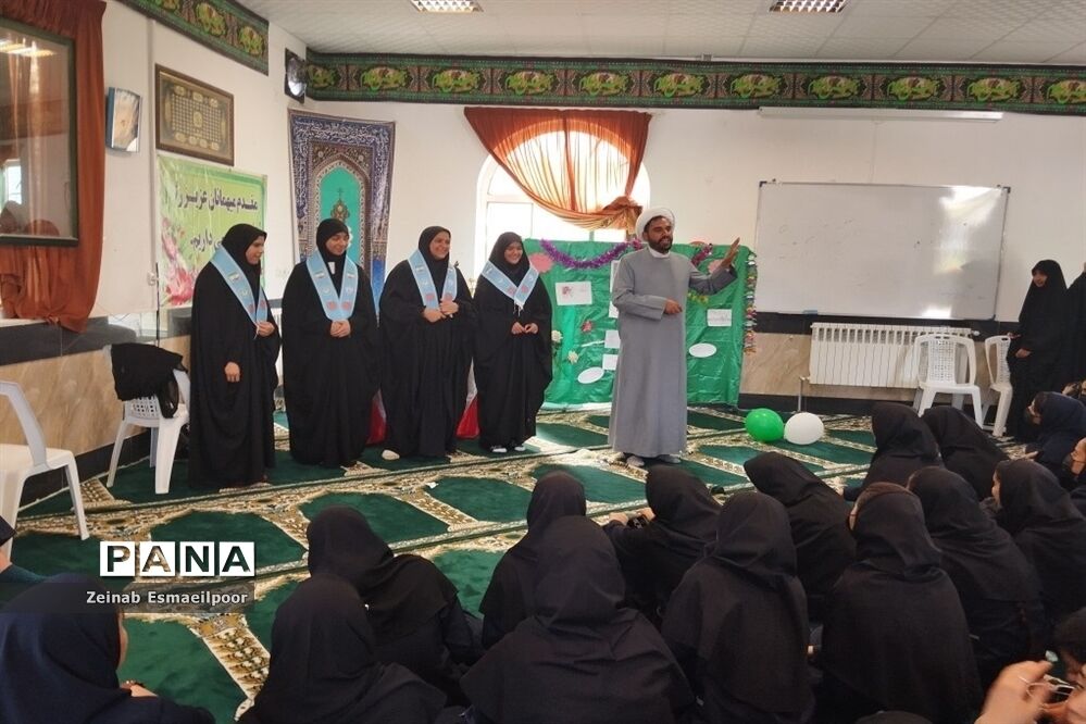 جشن ولادت پیامبر اکرم(ص) و امام جعفر صادق (ع) در دبیرستان حضرت مریم شهرستان کاشمر