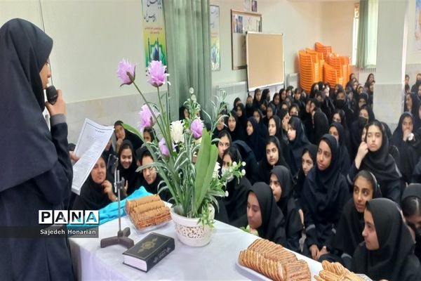 برگزاری جشن ولادت حضرت محمد (ص) و امام جعفر صادق (ع) در دبیرستان شاهد هاجر شهرستان کاشمر