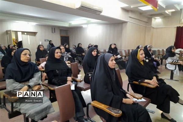جلسه مجمع عمومی انجمن اولیا و مربیان دبیرستان آرمیتا مصلی‌نژاد