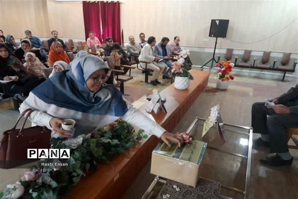 جلسه مجمع عمومی انجمن اولیا و مربیان دبیرستان آرمیتا مصلی‌نژاد