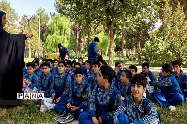 سومین اردوی یکروزه دهه هشتادی‌ها در بوستان ۱۵ خرداد شهرستان ورامین