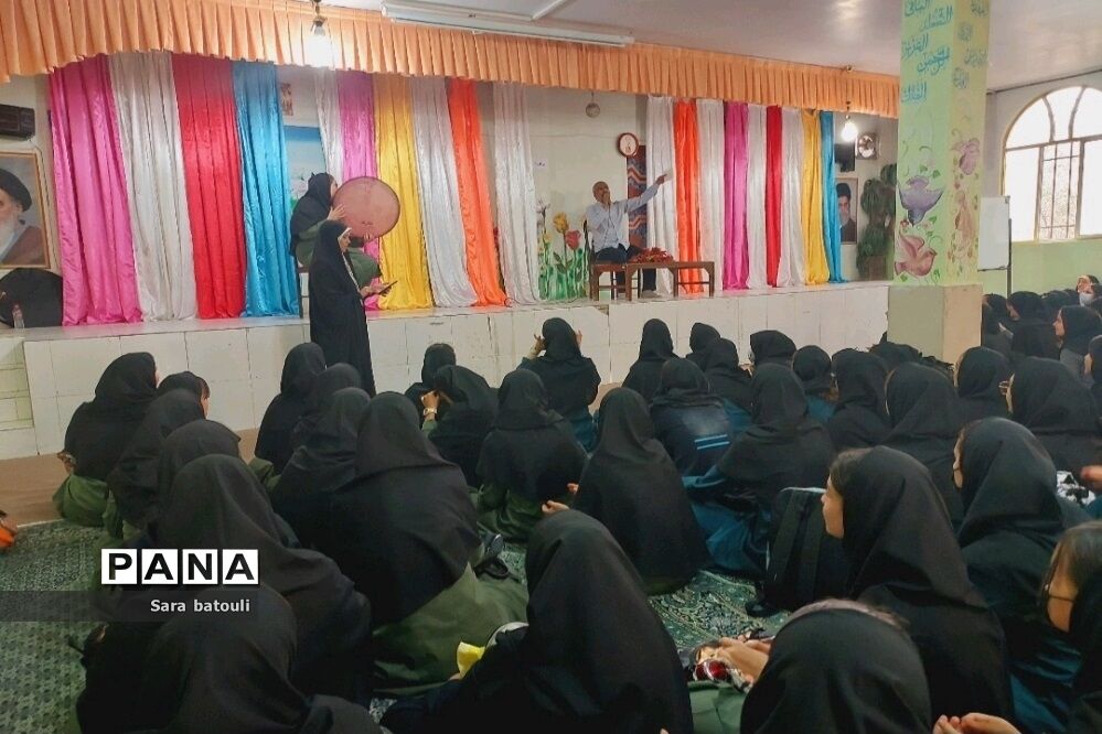 برگزاری جشن میلاد دو ستاره نورانی در دبیرستان مدنی منطقه ۱۸