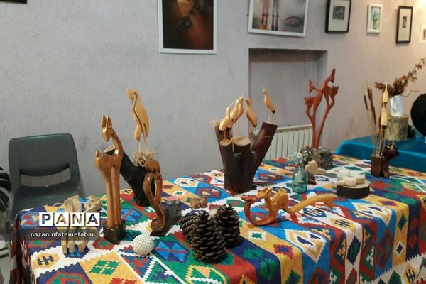 نمایشگاه هنرهای تجسمی هنرمندان شهرستان فیروزکوه به‌مناسبت هفته فرهنگی