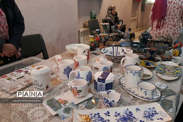 نمایشگاه هنرهای تجسمی هنرمندان شهرستان فیروزکوه به‌مناسبت هفته فرهنگی