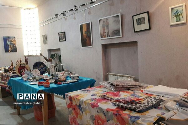 نمایشگاه هنرهای تجسمی هنرمندان شهرستان فیروزکوه به‌مناسبت هفته فرهنگی